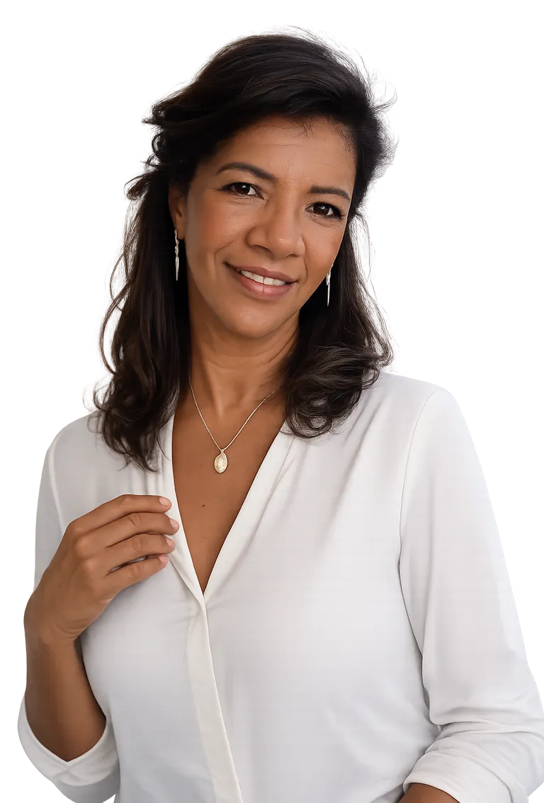 Cris Almeida, a Tia Cris, sorrindo em retrato de apresentação